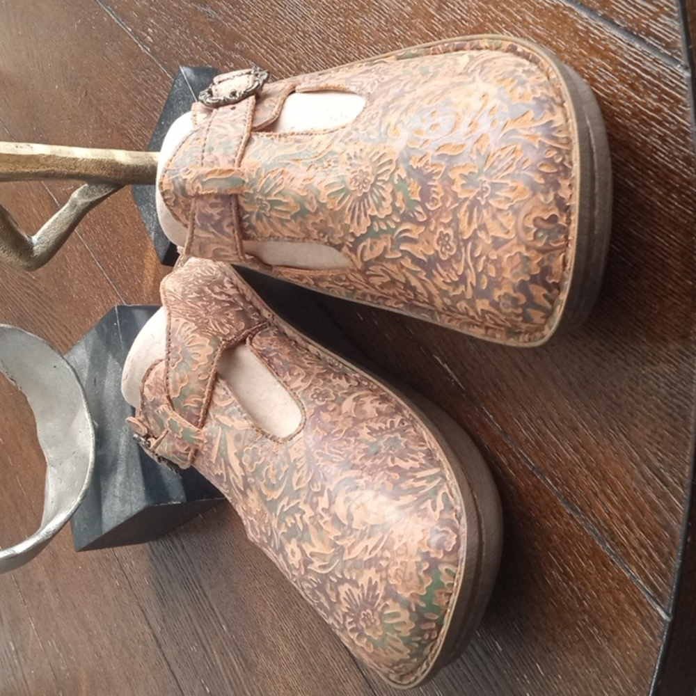 🚨B2G1  New ALEGRIA Brown Green Blue Gray Tooled Leather Slide On Sandals